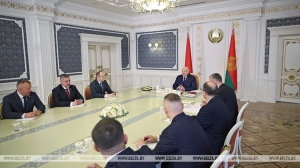 "Надо напрягаться". Лукашенко обозначил задачи для аграриев по уборочной кампании и севу озимых