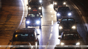ГАИ призывает водителей быть особенно внимательными в снегопад и гололед