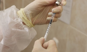 Почему от ВПЧ вакцинируют именно 11-летних девочек, рассказали в Минздраве