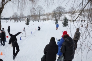 "Сила есть? Берите валенок!" Необычный зимний чемпионат прошел в Могилеве