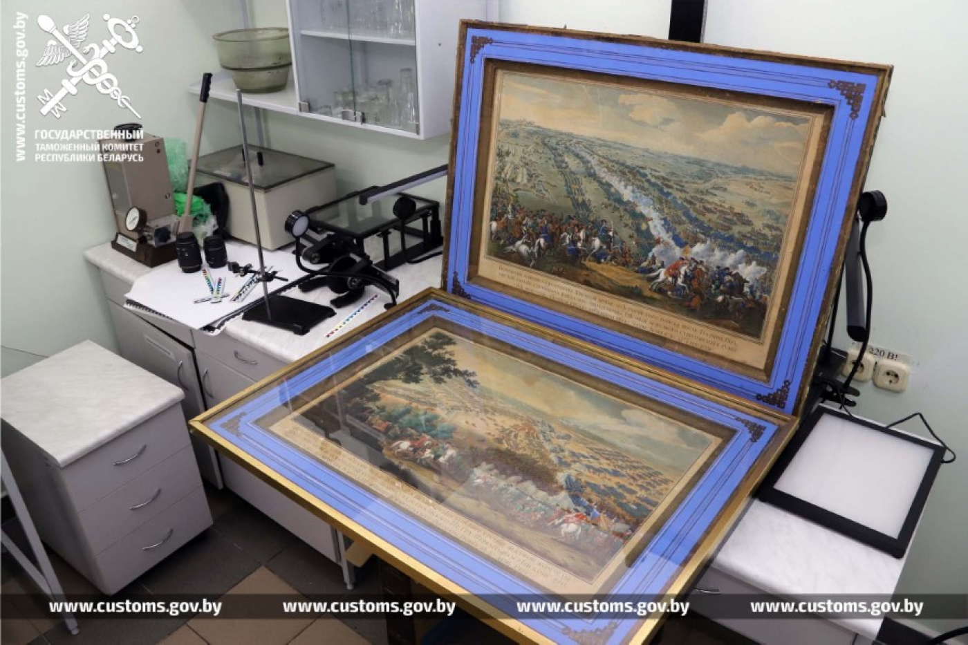 Старинные гравюры, которые намеревались ввезти на территорию ЕАЭС под видом постеров, экспертом Таможенной лаборатории признаны культурными ценностями