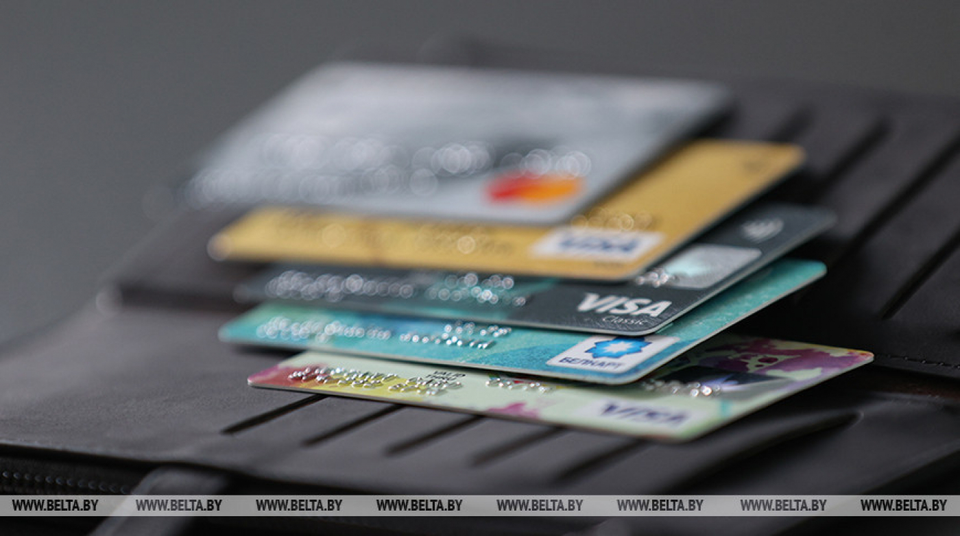 МВД: интернет-мошенники активно меняют подходы в хищениях с банковских карт