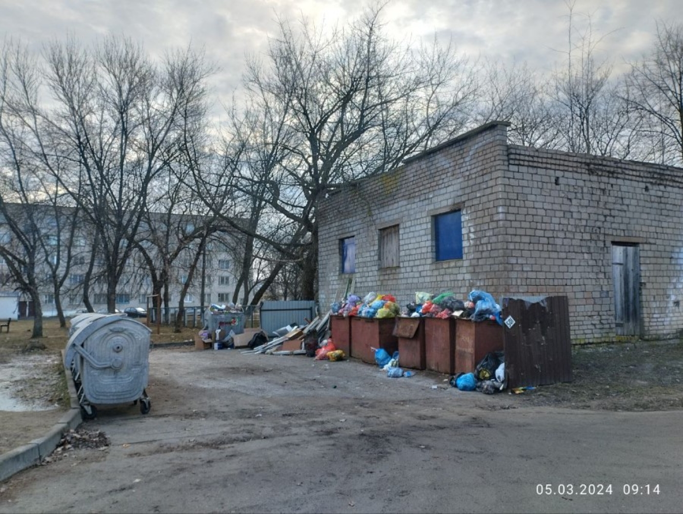 Мусоровозы на ремонте