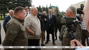 Лукашенко требует наряду с продукцией ВПК сохранить и наращивать на "Легмаше" выпуск товаров мирного назначения