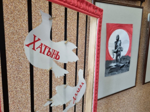 В детской школе искусств оформлена выставка рисунков "Колокола Хатыни"