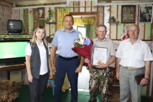 Цветы, Благодарности и письма-треугольники от Главы государства