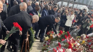 Посол Беларуси возложил цветы у "Крокус Сити Холла"
