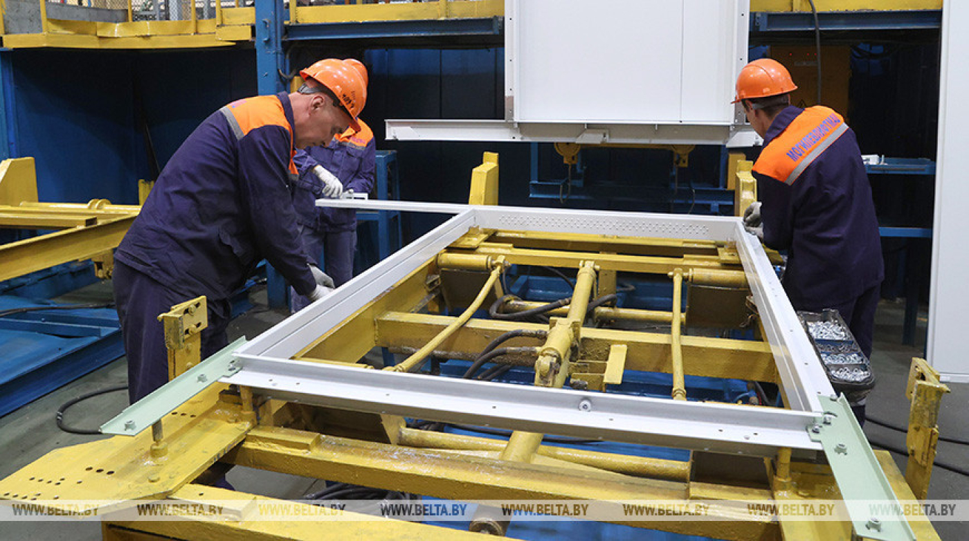 Лукашенко на "Могилевлифтмаше" призвал использовать нынешнее окно возможностей