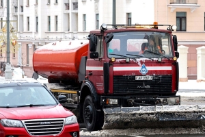 ГАИ призывает автомобилистов не мешать работе снегоуборочной техники