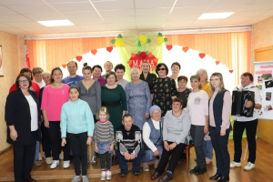 Поздравляли мам и стихами, и песнями