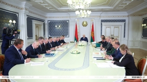 Лукашенко требует выстроить эффективную систему торгового обслуживания, прежде всего на селе