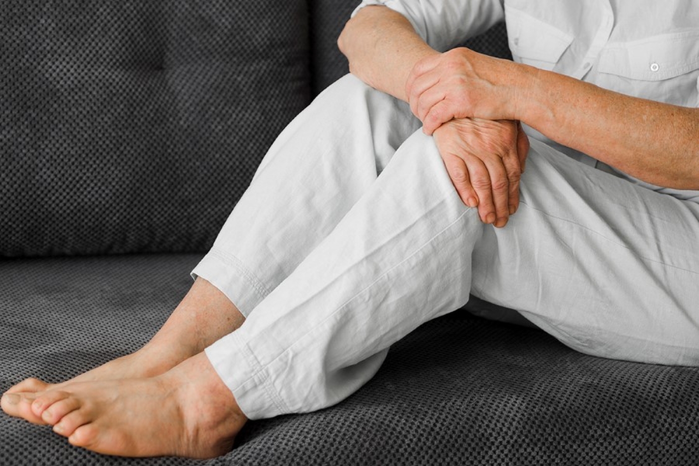 Кардиолог рассказала, почему ночью могут болеть ноги