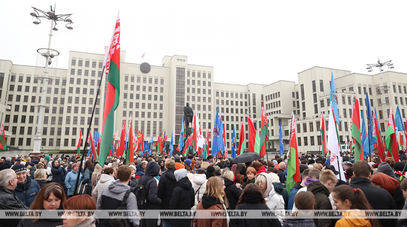 В Беларуси отмечают День Октябрьской революции