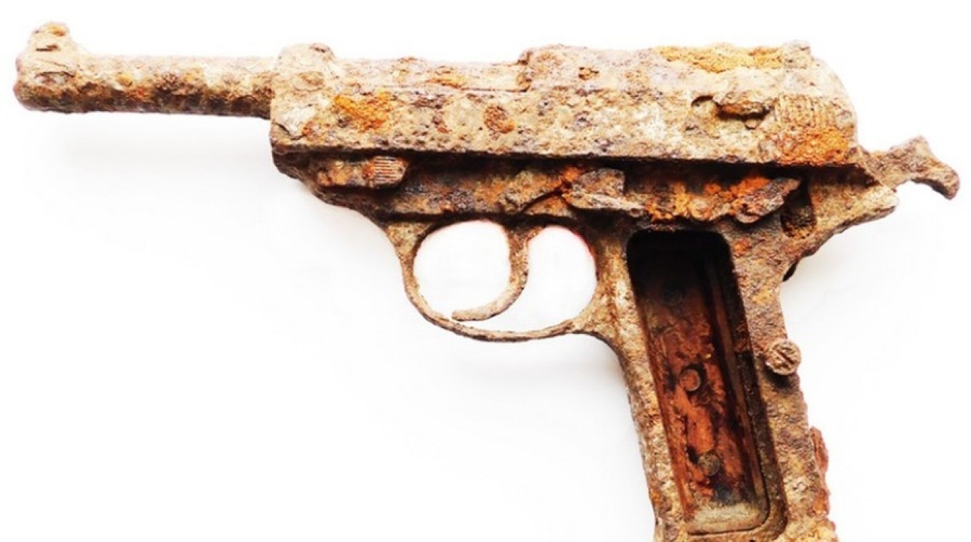 Сюрприз из прошлого. Пистолет "Вальтер" на своем участке обнаружил житель Борисовского района