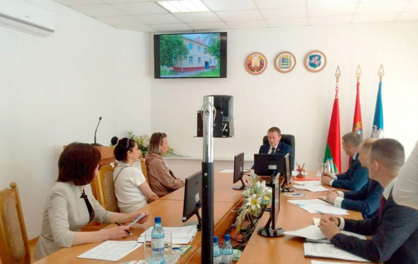 Председатель Миноблисполкома Александр Турчин проводит прием граждан в Слуцке