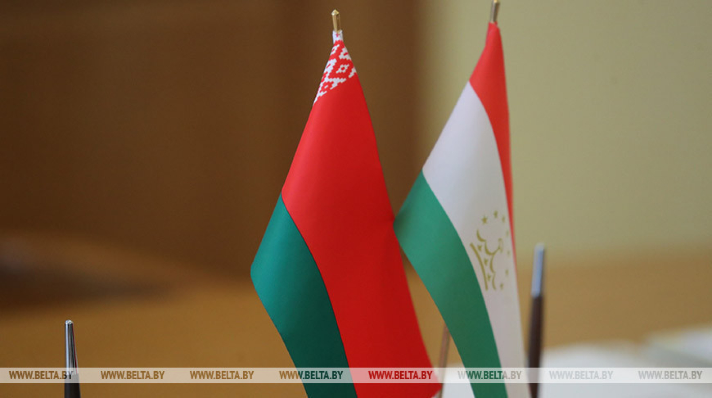 Лукашенко провел телефонный разговор с Президентом Таджикистана