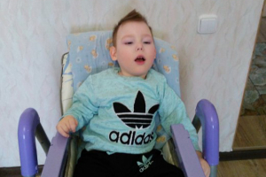 Ярослав Щелкунов с тяжёлой формой ДЦП не может ходить