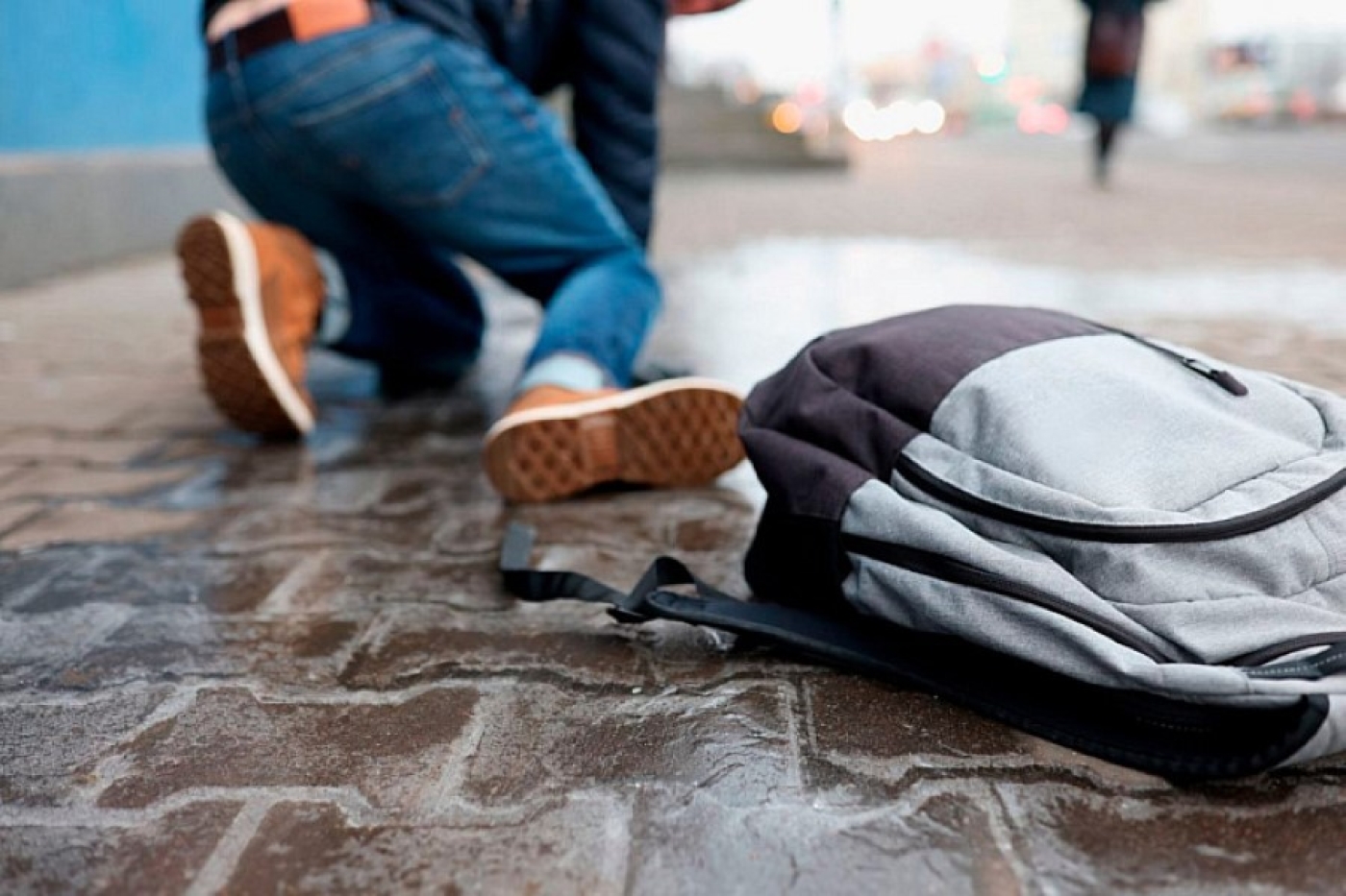 Лед исчезает за 15 минут – это средство под ногами работает лучше реагентов