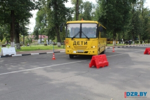 Лучшего водителя школьного автобуса Минской области выбирают в Дзержинске
