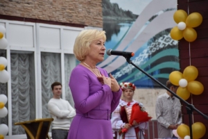 Сегодня день рождения отмечает директор ГУО "Средняя школа 2" г.Березино Светлана Абрамович