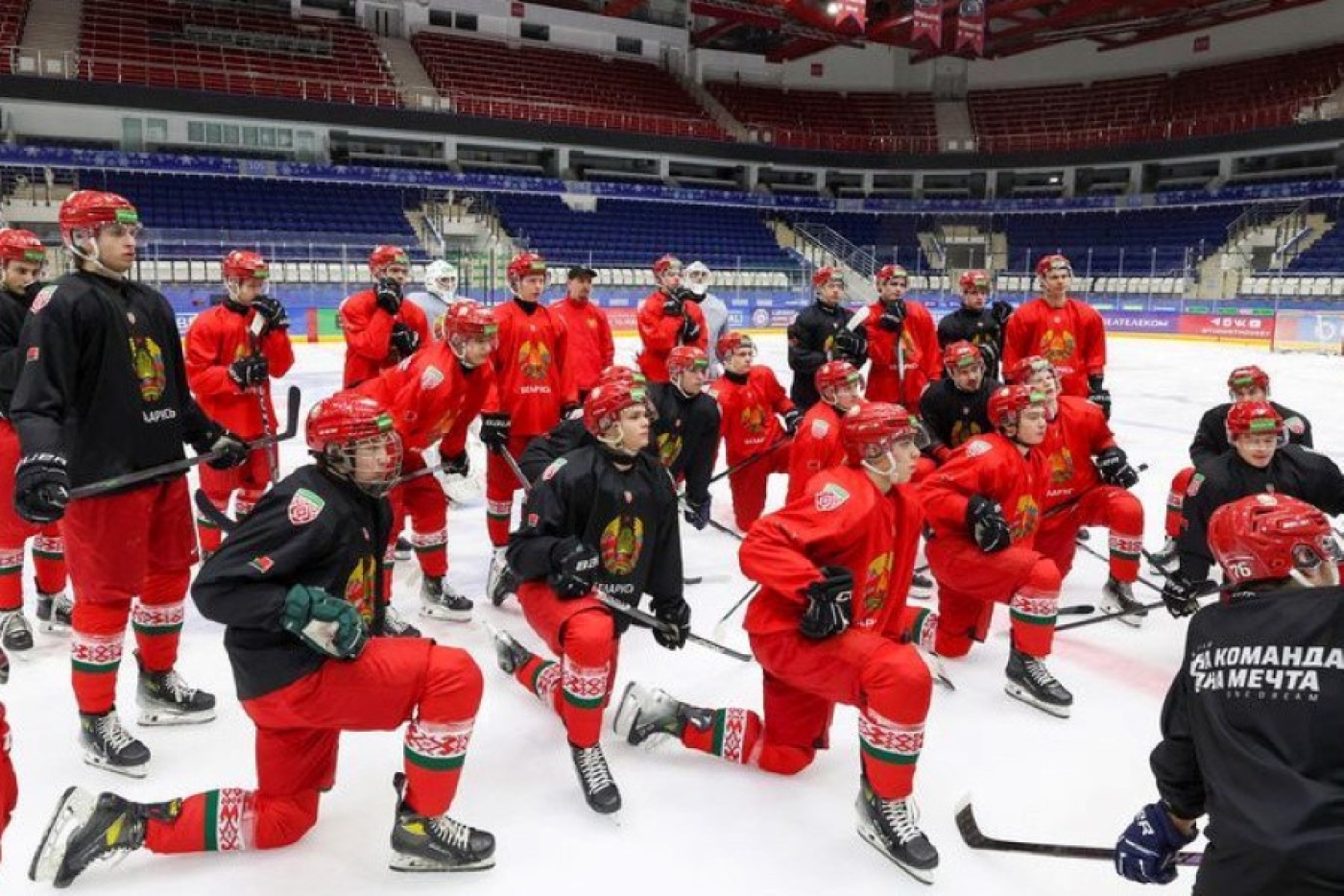 Молодежная сборная Беларуси по хоккею провела открытую тренировку в преддверии Кубка Будущего
