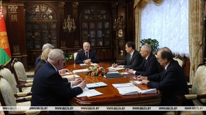 Лукашенко поручил обеспечить поддержку в переходный для белорусского парламента период