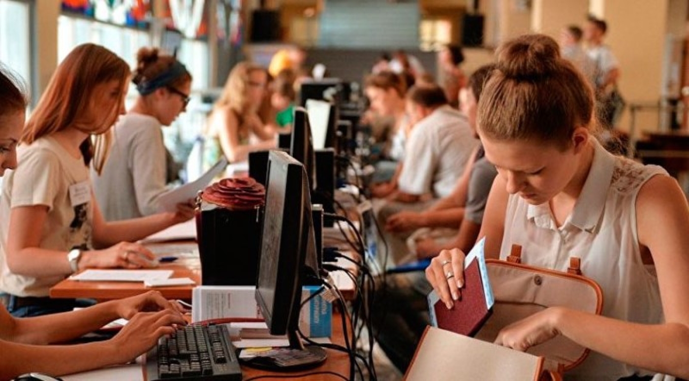 В вузах Беларуси стартовал основной прием документов от поступающих