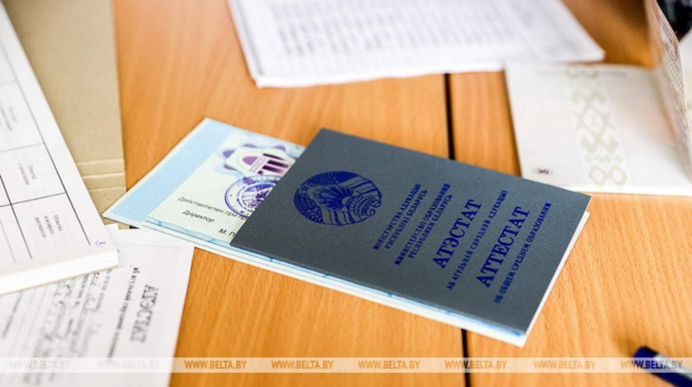 Вузы начинают прием документов от абитуриентов