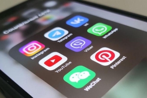 Будут ли в Беларуси вводить возрастные ограничения на соцсети, рассказал Перцов