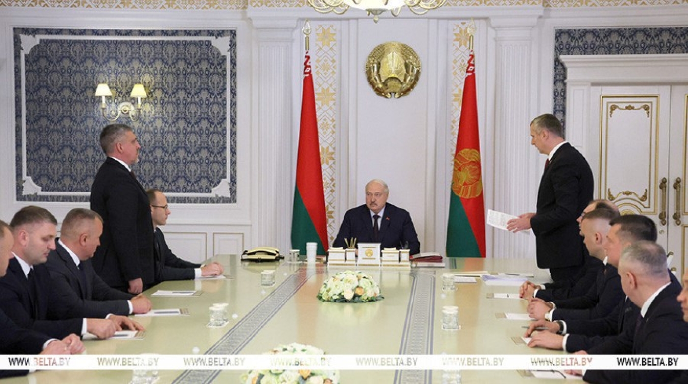 Лукашенко об акцентах в работе местной вертикали: нести ответственность за все и не отбрыкиваться от людей