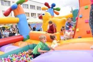 Фотофакт: развлечения и угощения для березинцев и гостей района на городской площади