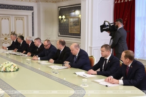 Лукашенко собрал совещание по одному из ключевых предвыборных обещаний полешукам