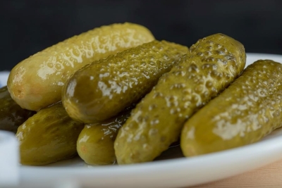 Любите маринованные и соленые огурцы? Узнали, в каком количестве их можно есть без вреда для здоровья