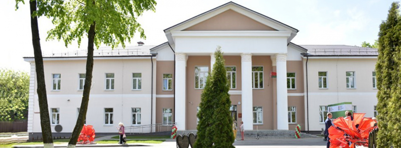 Старшыня мінаблвыканкама Аляксандр Турчын прыняў удзел у адкрыцці абноўленага будынка Бярэзінскай цэнтральнай бібліятэкі