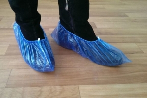 Можно ли отказаться надевать бахилы в госучреждениях?