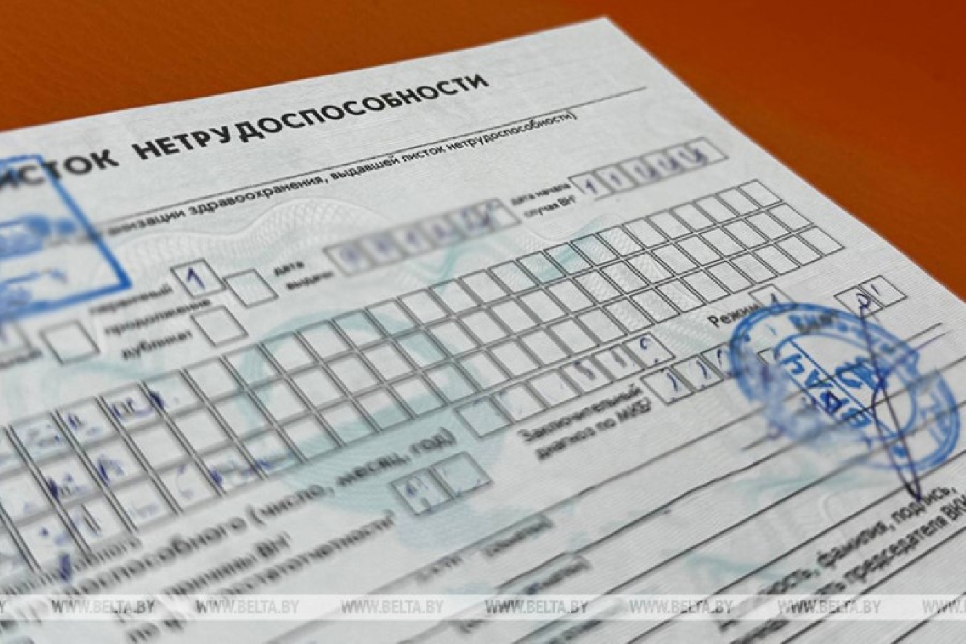 Что важно знать работнику при выходе на больничный, напомнили в Минтруда