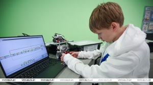 Лукашенко поручил продумать стимулы для закрепления внутри страны талантливой молодежи