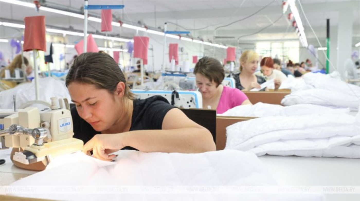 ФОТОФАКТ: предприятие в Пинске отшивает спортивную форму белорусской команды на II Игры стран СНГ