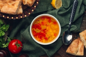 Нутрициолог объяснила, полезны ли супы и как их правильно есть