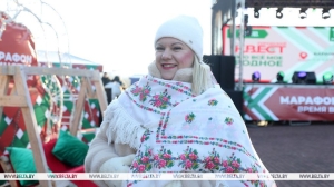 Зимняя погода и горячие эмоции. Какая атмосфера царит в Барановичах на "Марафоне единства"