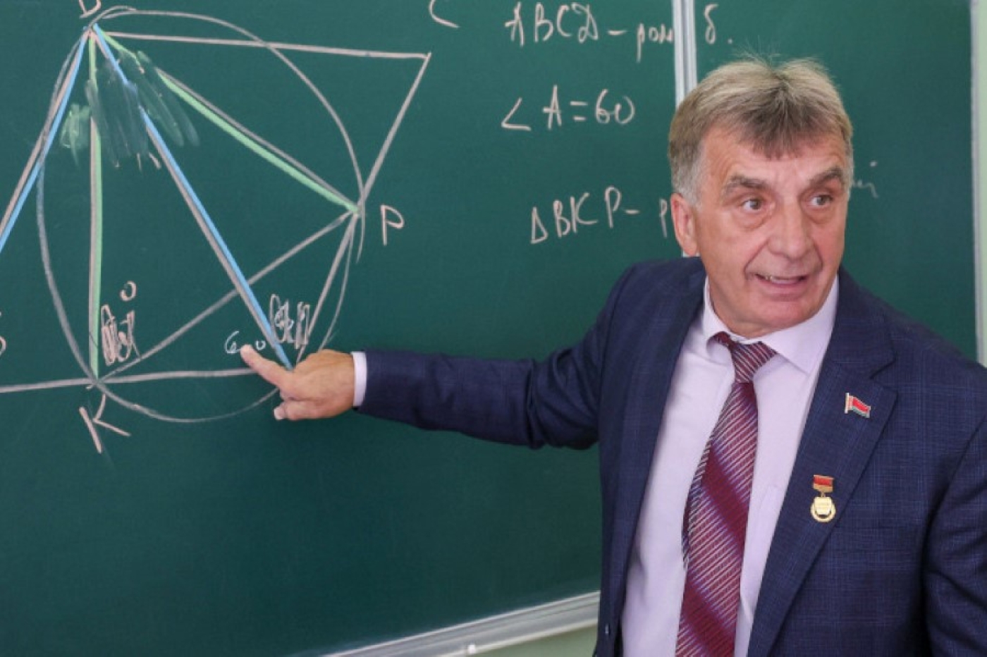 Лукашенко поздравил народного учителя Беларуси Альфреда Ладыко с юбилеем